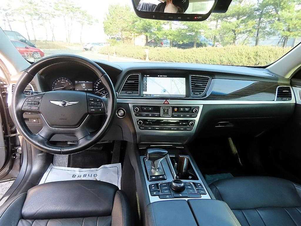 Genesis G80 — photo 07
