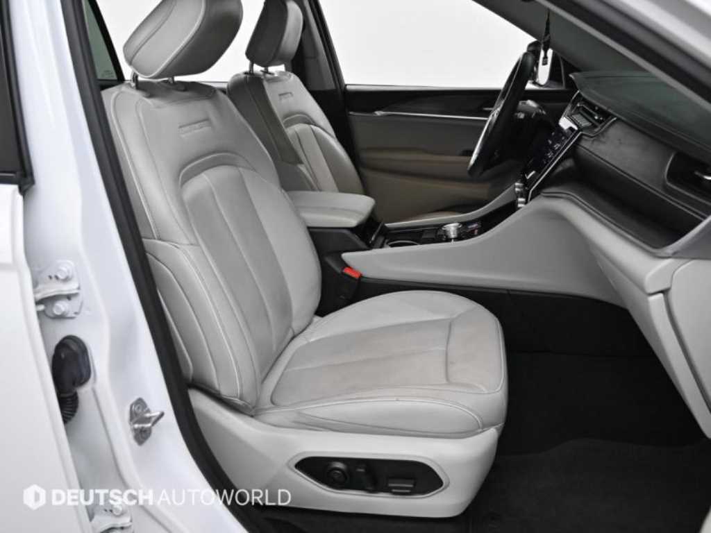 Jeep Cherokee — photo 10