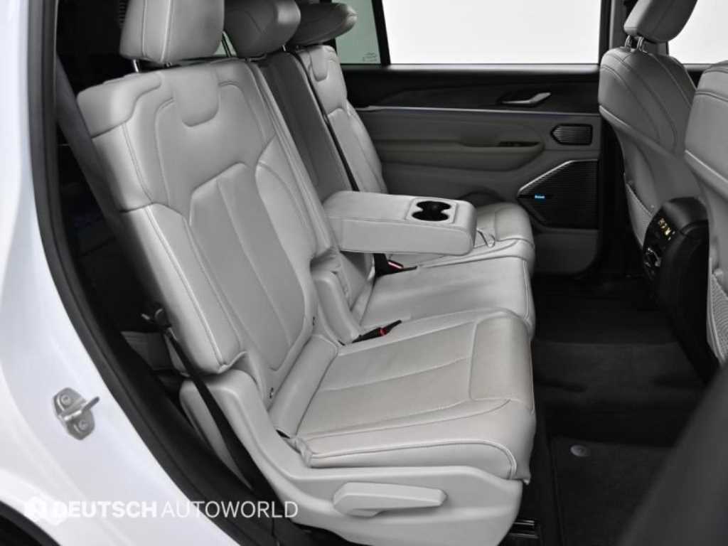 Jeep Cherokee — photo 12