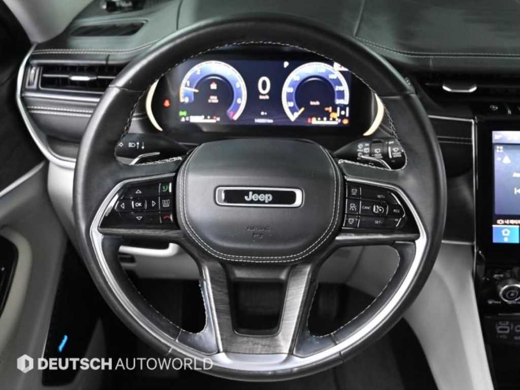 Jeep Cherokee — photo 13