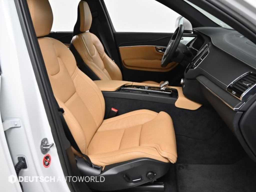 Volvo XC90 — photo 10