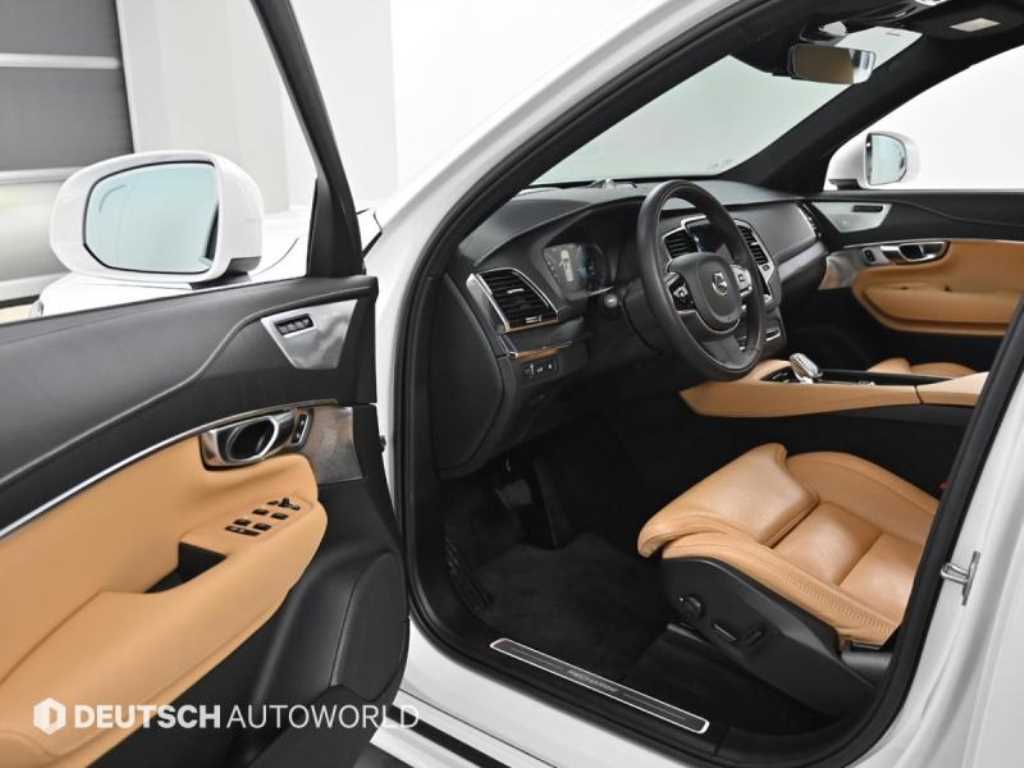 Volvo XC90 — photo 11
