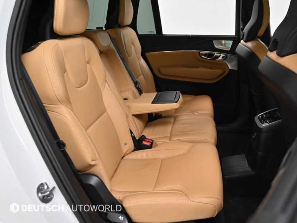 Volvo XC90 — photo 12