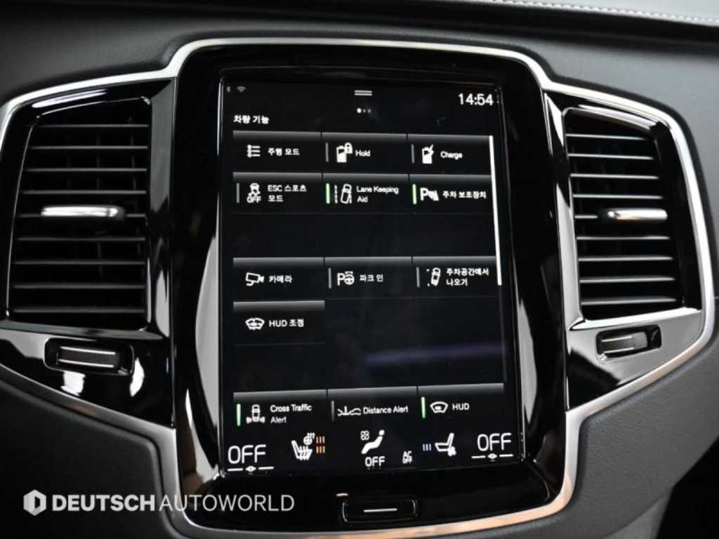 Volvo XC90 — photo 17