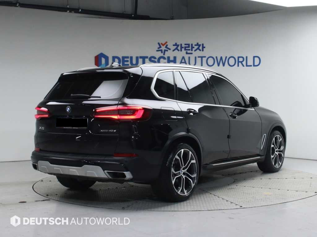 BMW X5 — photo 02