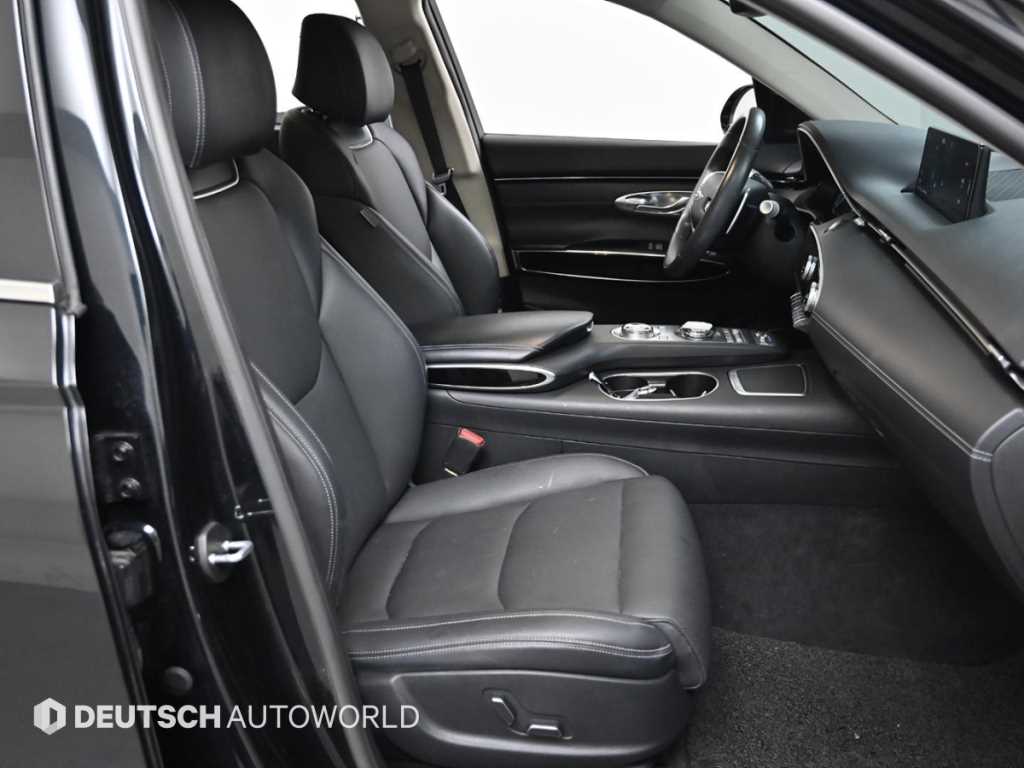 Genesis GV70 — photo 10