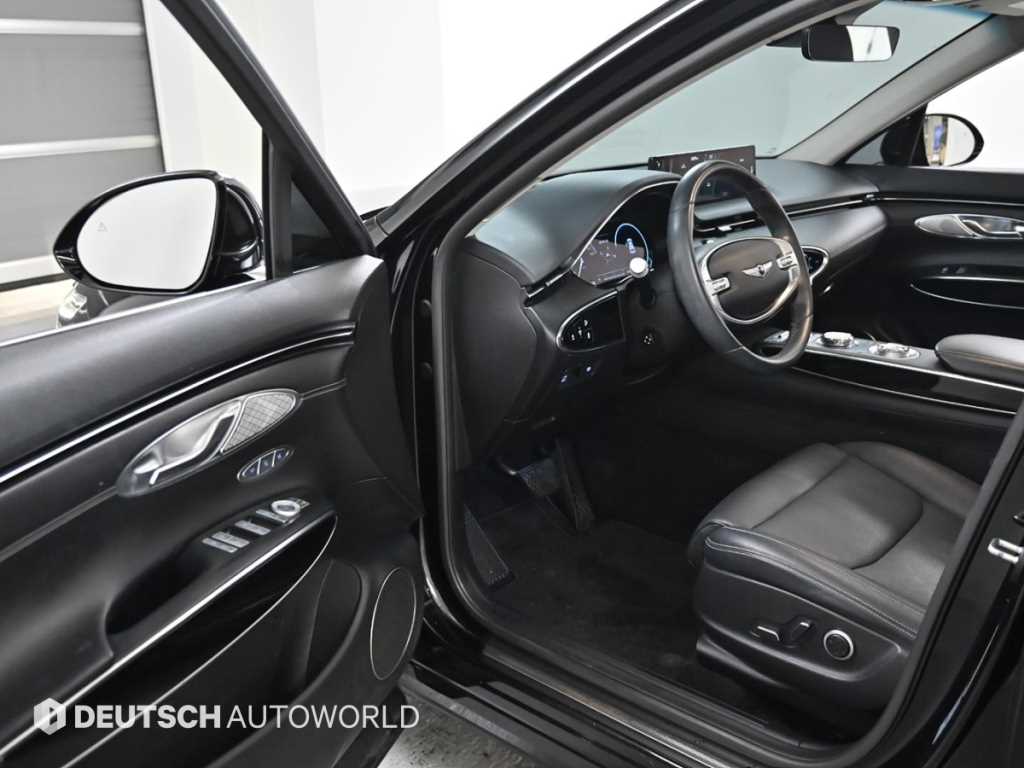 Genesis GV70 — photo 11