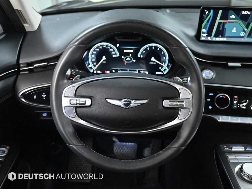 Genesis GV70 — photo 13