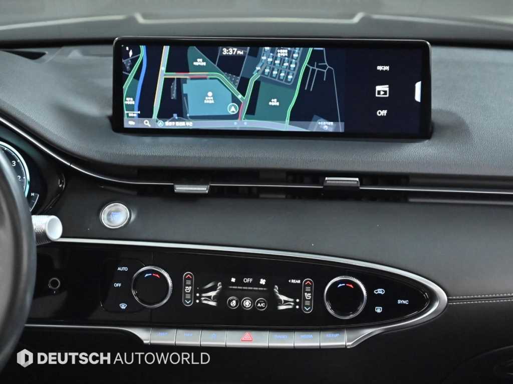 Genesis GV70 — photo 14