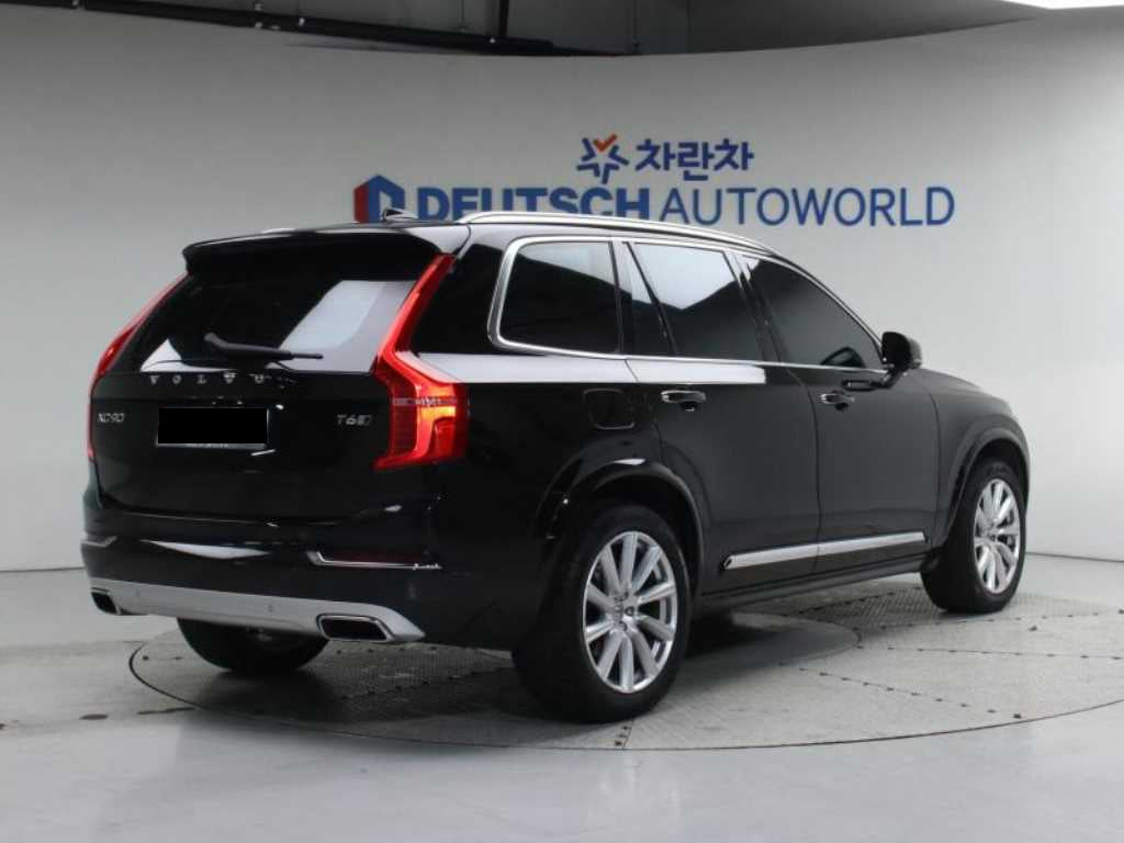 Volvo XC90 — photo 03