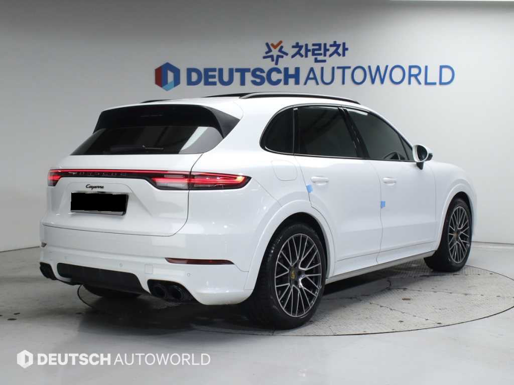 Porsche Cayenne — photo 02