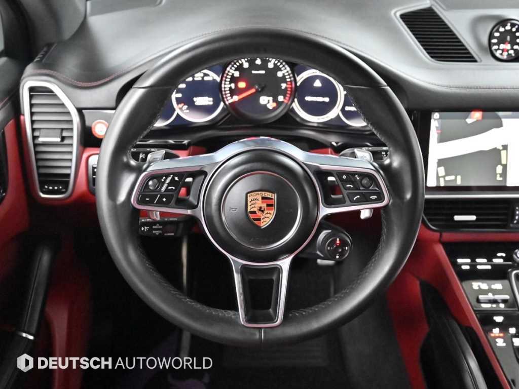 Porsche Cayenne — photo 13