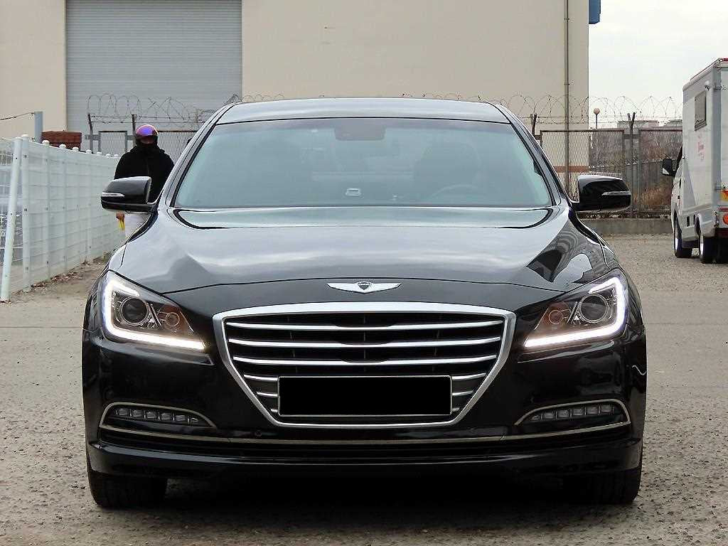 Hyundai Genesis — photo 01