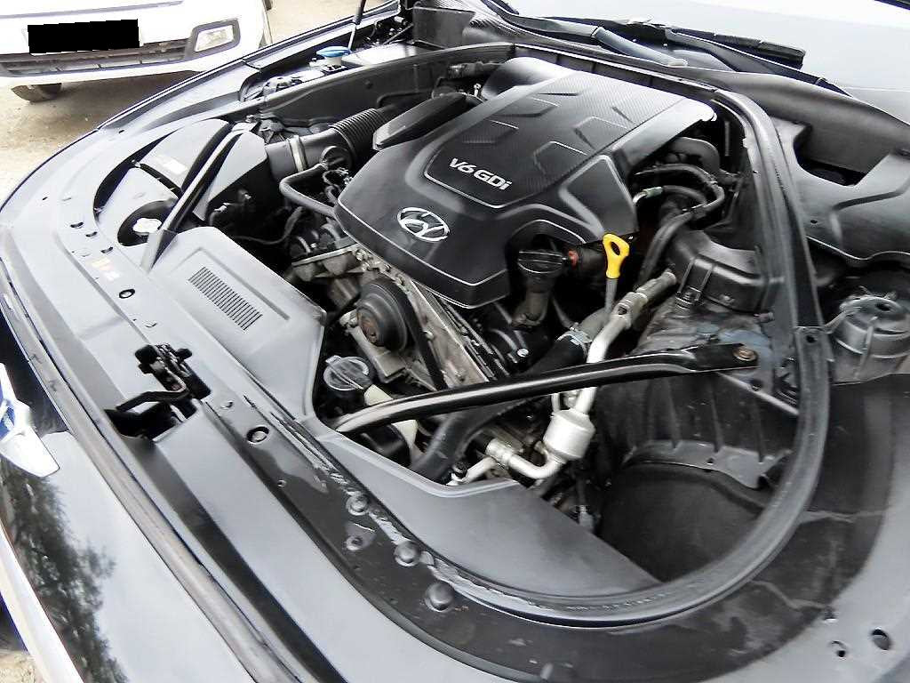 Hyundai Genesis — photo 18