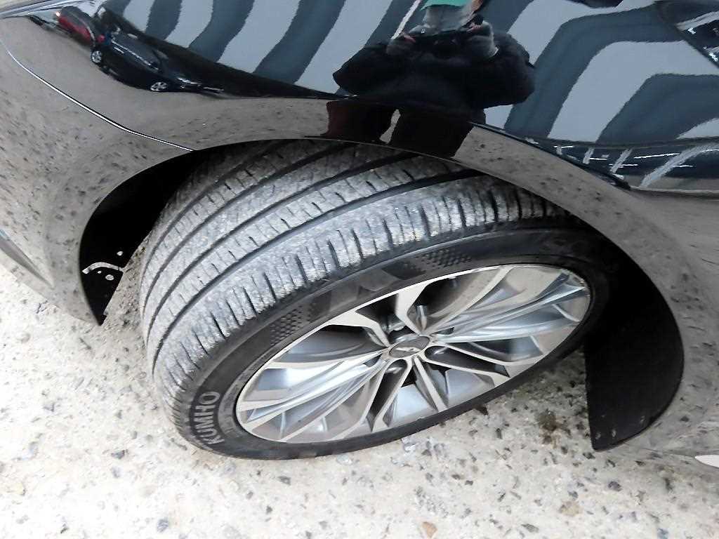 Hyundai Genesis — photo 19