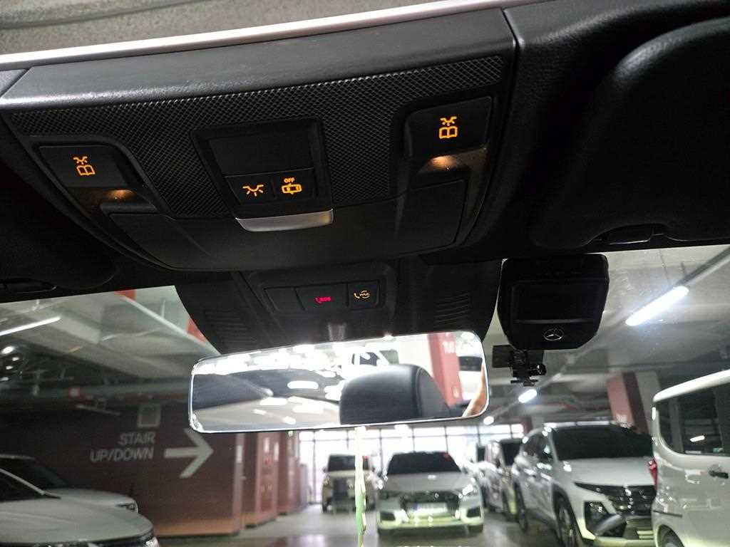 Mercedes-Benz C-Class — photo 17