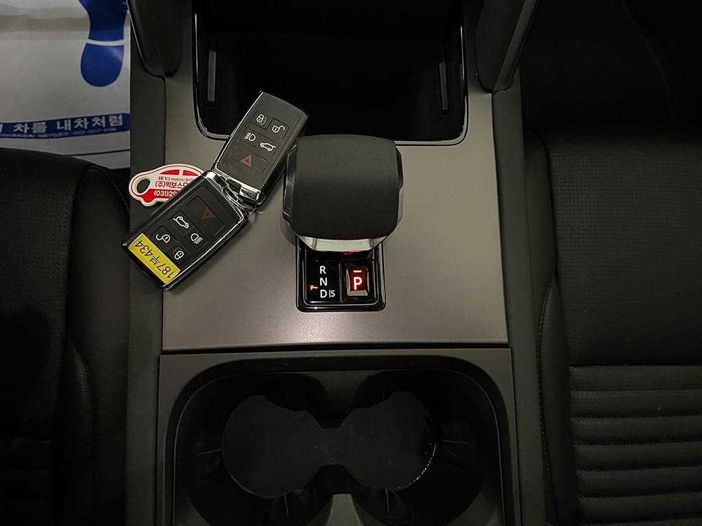 Land Rover Discovery Sport — photo 11