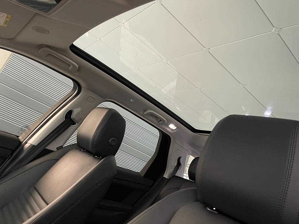Land Rover Discovery Sport — photo 15