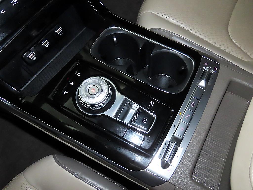 Kia Carnival — photo 12