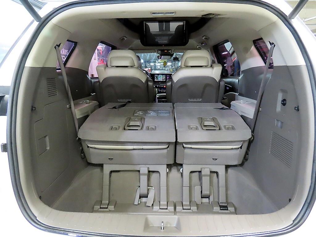 Kia Carnival — photo 16