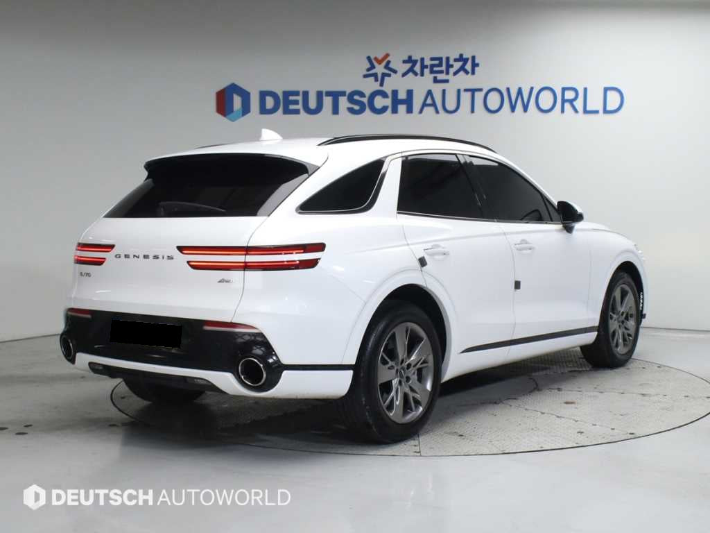 Genesis GV70 — photo 02
