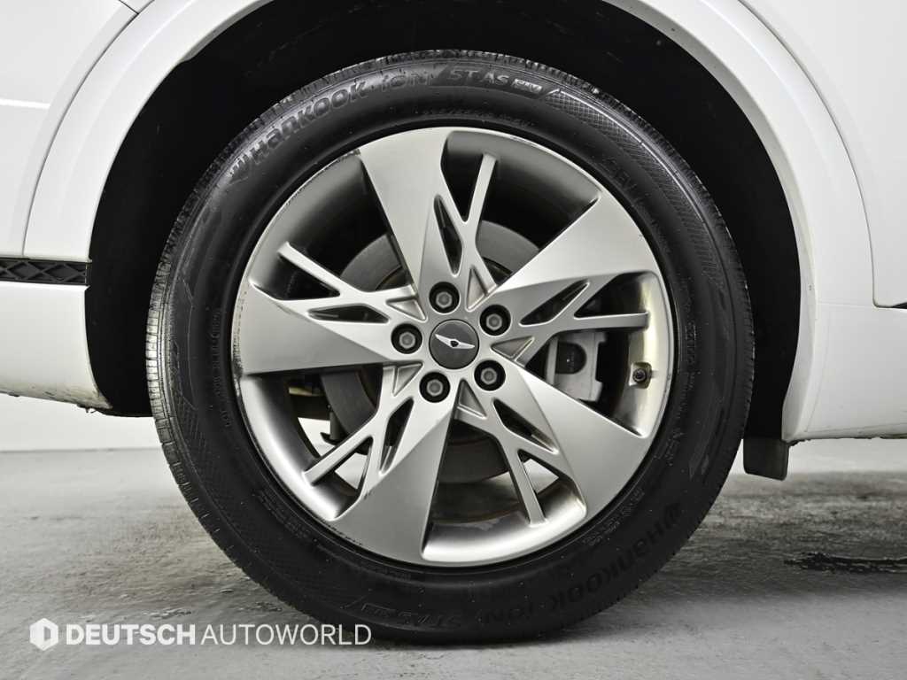 Genesis GV70 — photo 05