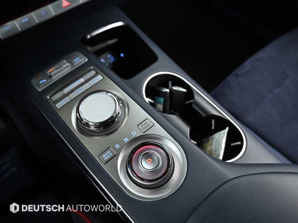 Genesis GV70 — photo 09