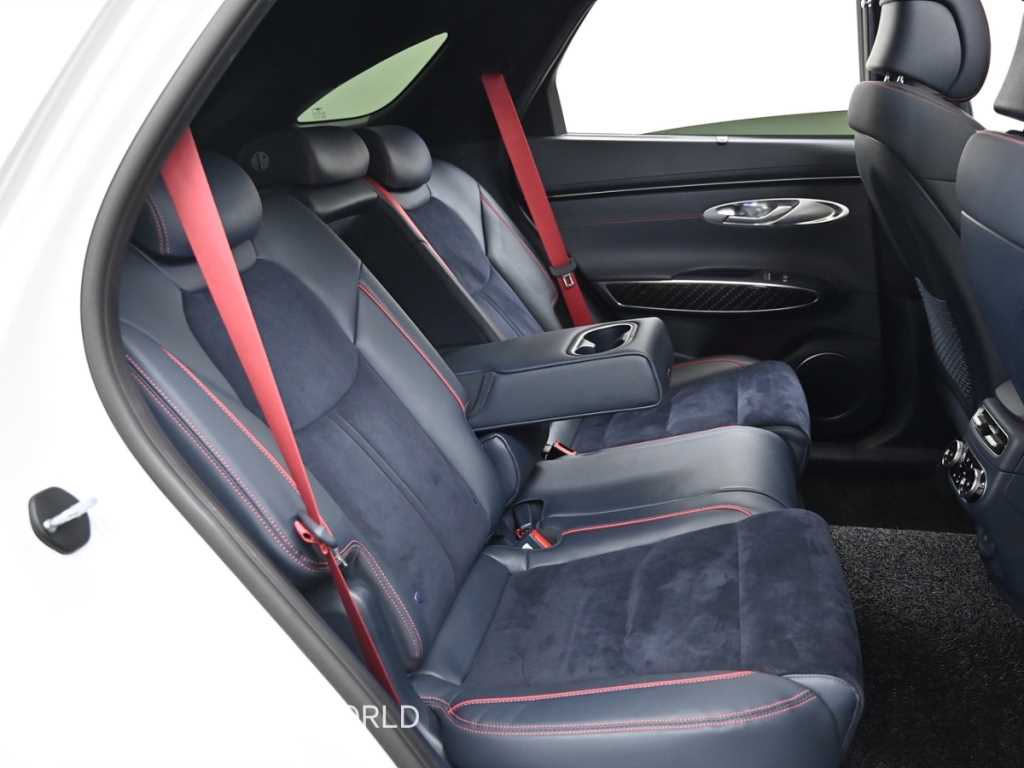 Genesis GV70 — photo 12
