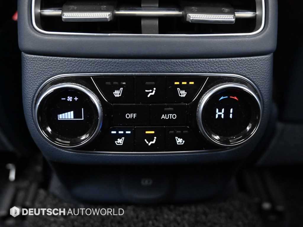 Genesis GV70 — photo 16