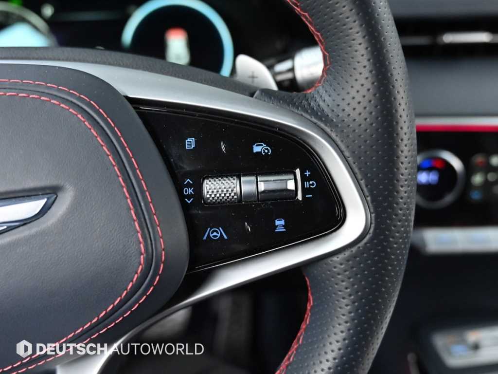 Genesis GV70 — photo 18