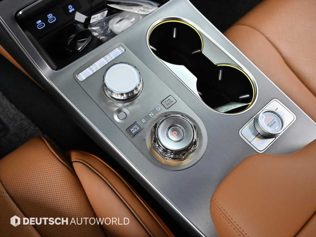Genesis GV80 — photo 09