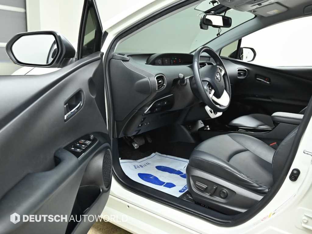 Toyota Prius — photo 11
