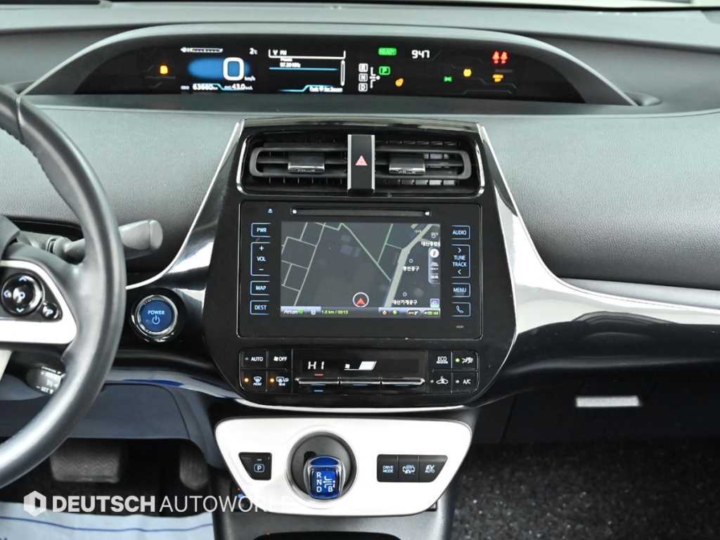 Toyota Prius — photo 14
