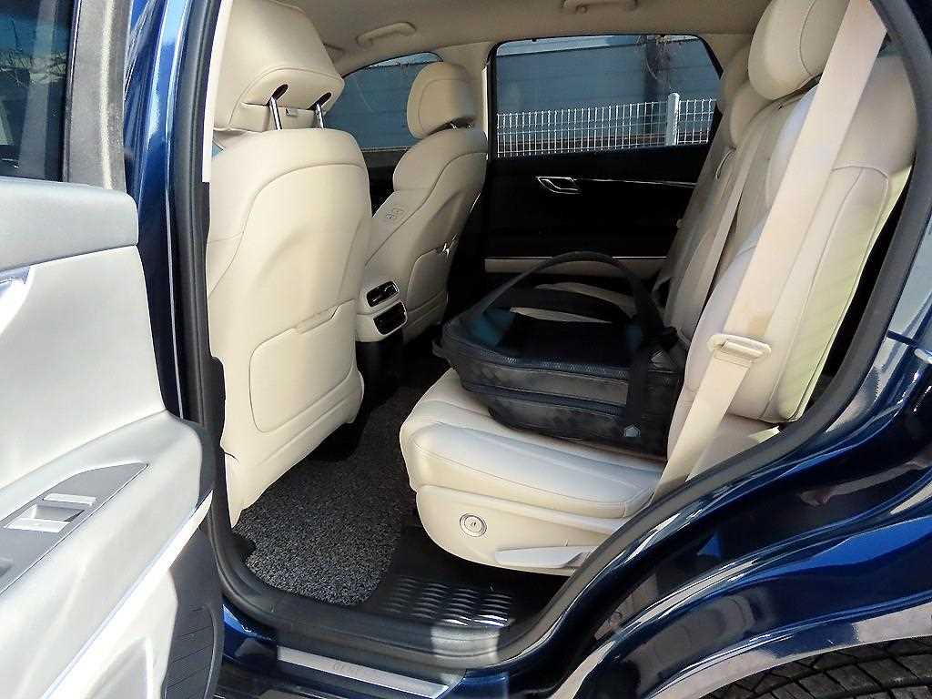 Genesis GV80 — photo 06