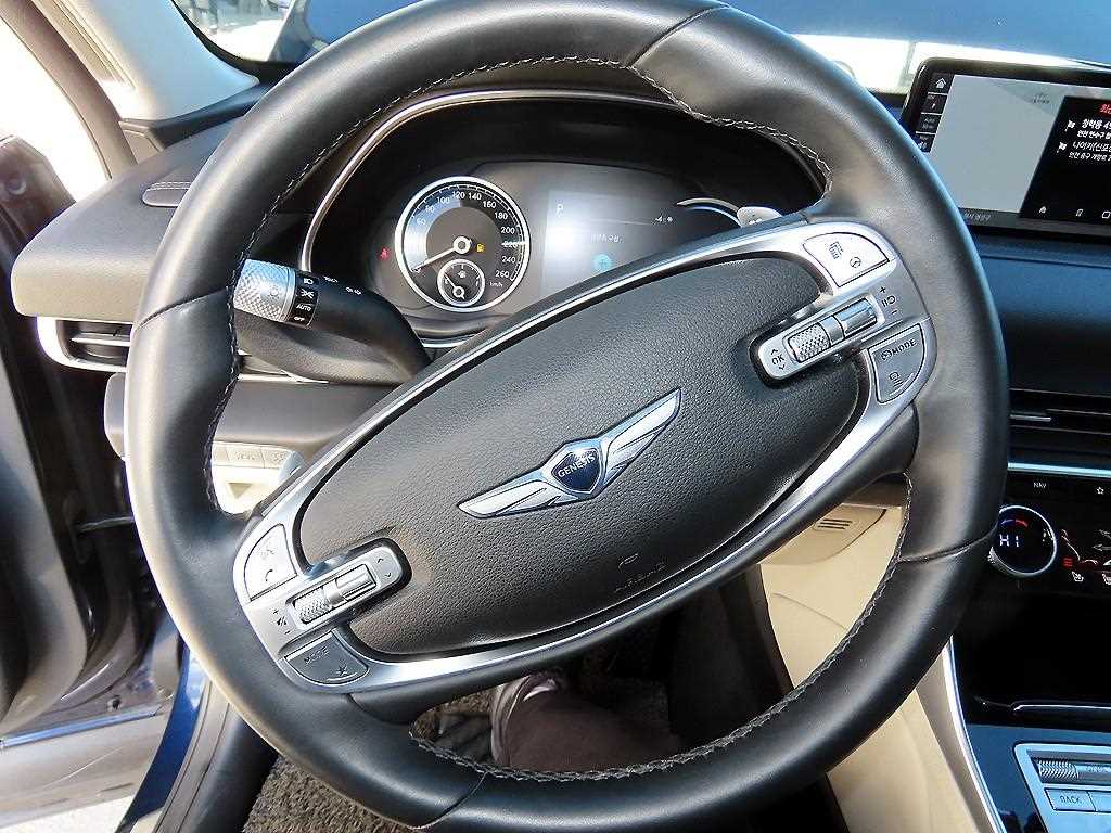 Genesis GV80 — photo 08
