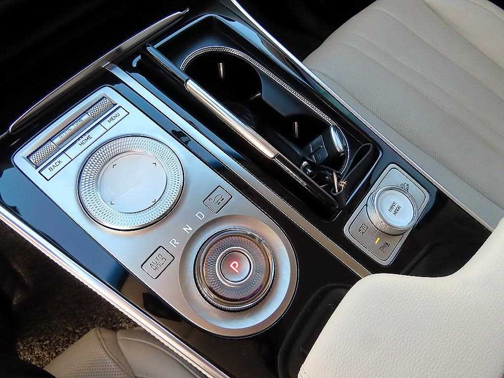 Genesis GV80 — photo 10