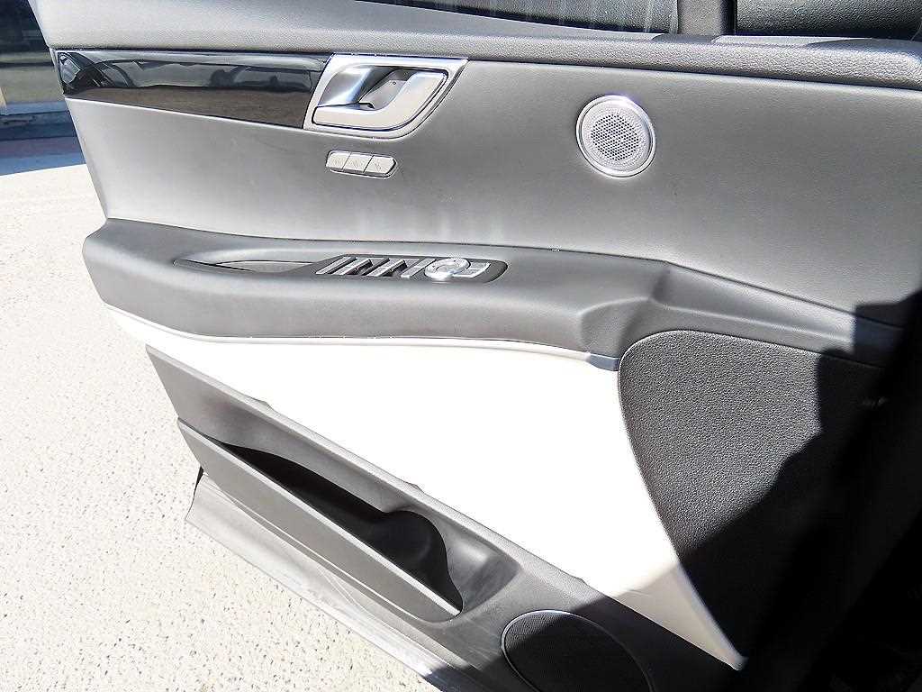 Genesis GV80 — photo 11