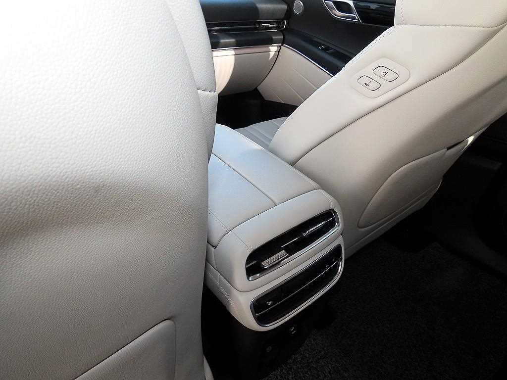 Genesis GV80 — photo 17