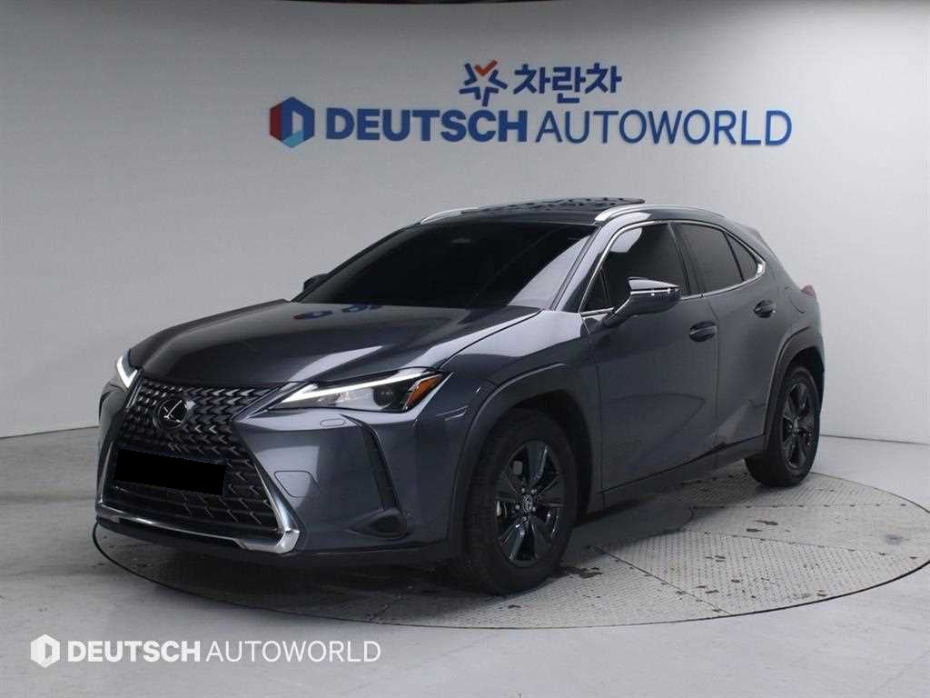 Lexus UX — photo 01