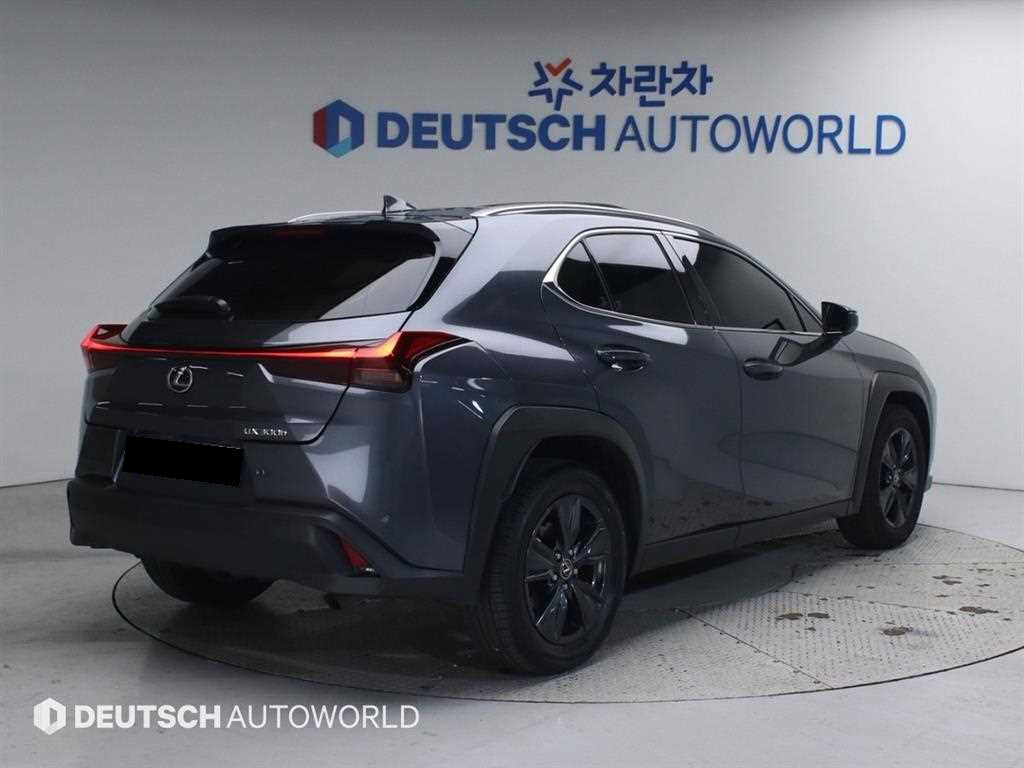 Lexus UX — photo 02