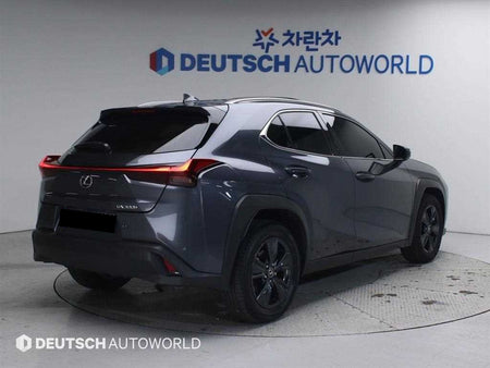 Lexus UX — photo 02