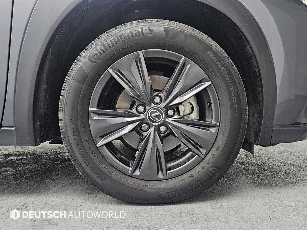 Lexus UX — photo 05