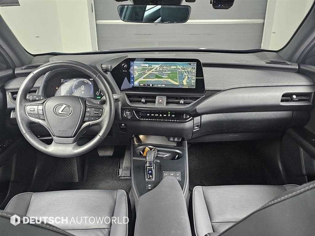 Lexus UX — photo 07