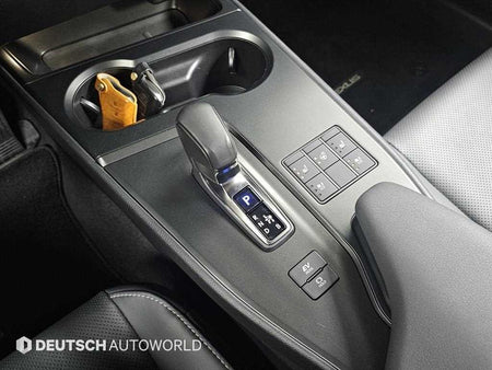 Lexus UX — photo 09