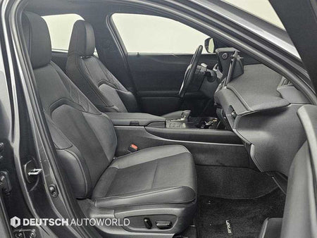 Lexus UX — photo 10