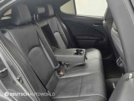 Lexus UX — photo 12