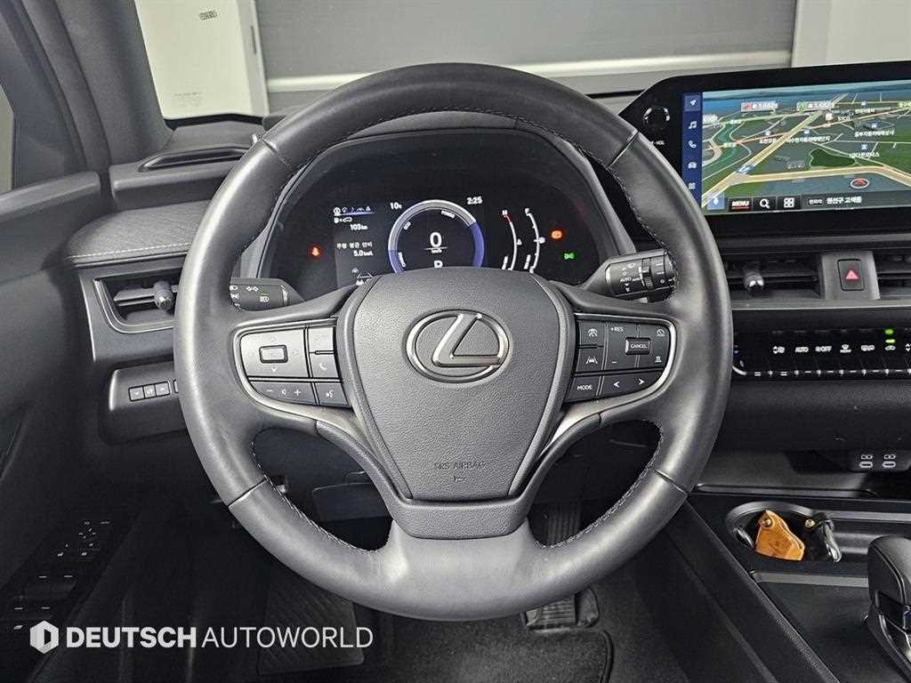 Lexus UX — photo 13
