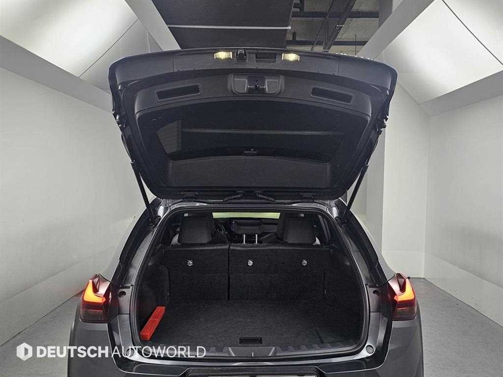 Lexus UX — photo 20