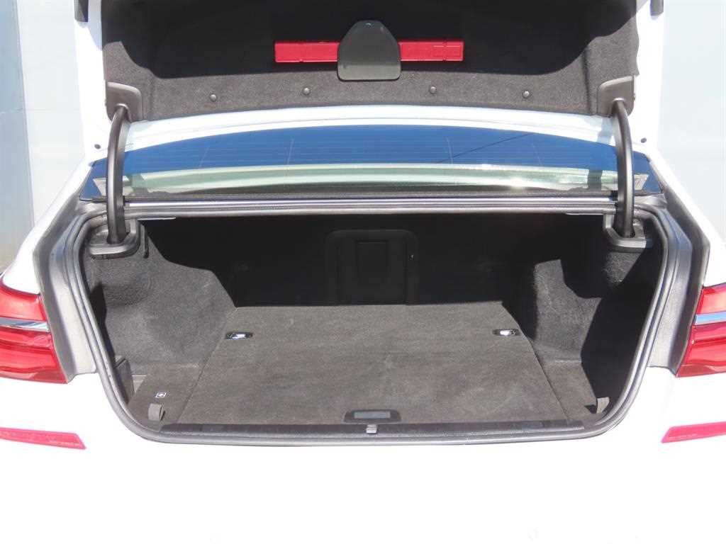 BMW 7-Series — photo 05