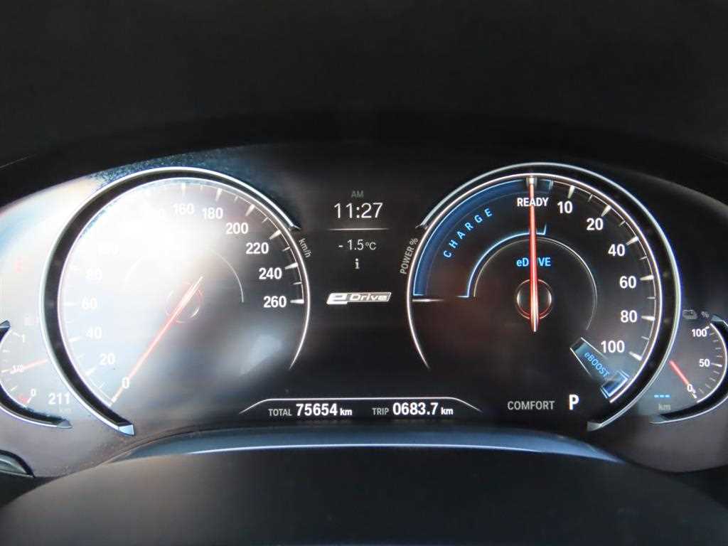 BMW 7-Series — photo 07